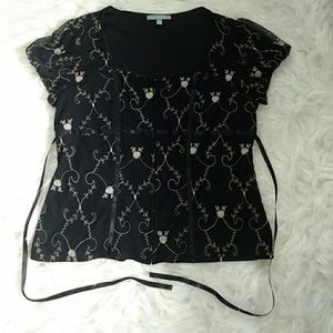 LIKE NEW NY COLLECTION BEAUTIFUL & FEMININE TOP
